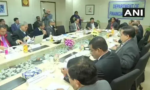 दिल्ली में सरकारी बैंकों के प्रमुखों साथ वित्त मंत्री निर्मला सीतारमण की बैठक हुई खत्म, लिये गये अहम ये फैसले दिल्ली में सरकारी बैंकों के प्रमुखों साथ वित्त मंत्री निर्मला सीतारमण की बैठक हुई खत्म, लिये गये अहम ये फैसले