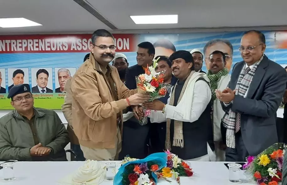 नोएडा जिले में अमन चैन बरकरार रखने के लिए एसएसपी वैभव कृष्ण सम्मानित नोएडा जिले में अमन चैन बरकरार रखने के लिए एसएसपी वैभव कृष्ण सम्मानित