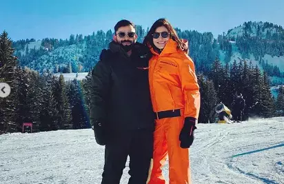 स्विट्जरलैंड में छुट्टियां मनाने पहुंचे विराट-अनुष्का, तस्वीरें वायरल स्विट्जरलैंड में छुट्टियां मनाने पहुंचे विराट-अनुष्का, तस्वीरें वायरल