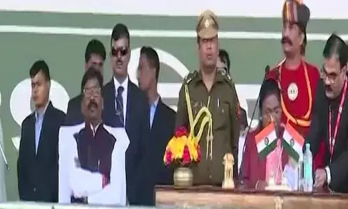 झारखंड में सोरेन सरकार, 11वें CM बने हेमंत, 3 मंत्रियों ने भी ली शपथ