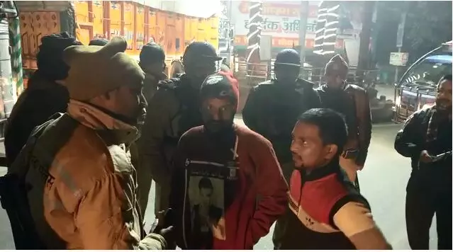 बिजनौर में CAA के विरुद्ध हिंसक प्रदर्शन में गोली से मरे सुलेमान की मौत प्रकरण में थाना प्रभारी समेत छह के खिलाफ हुआ केस दर्ज बिजनौर में CAA के विरुद्ध हिंसक प्रदर्शन में गोली से मरे सुलेमान की मौत प्रकरण में थाना प्रभारी समेत छह के खिलाफ हुआ केस दर्ज