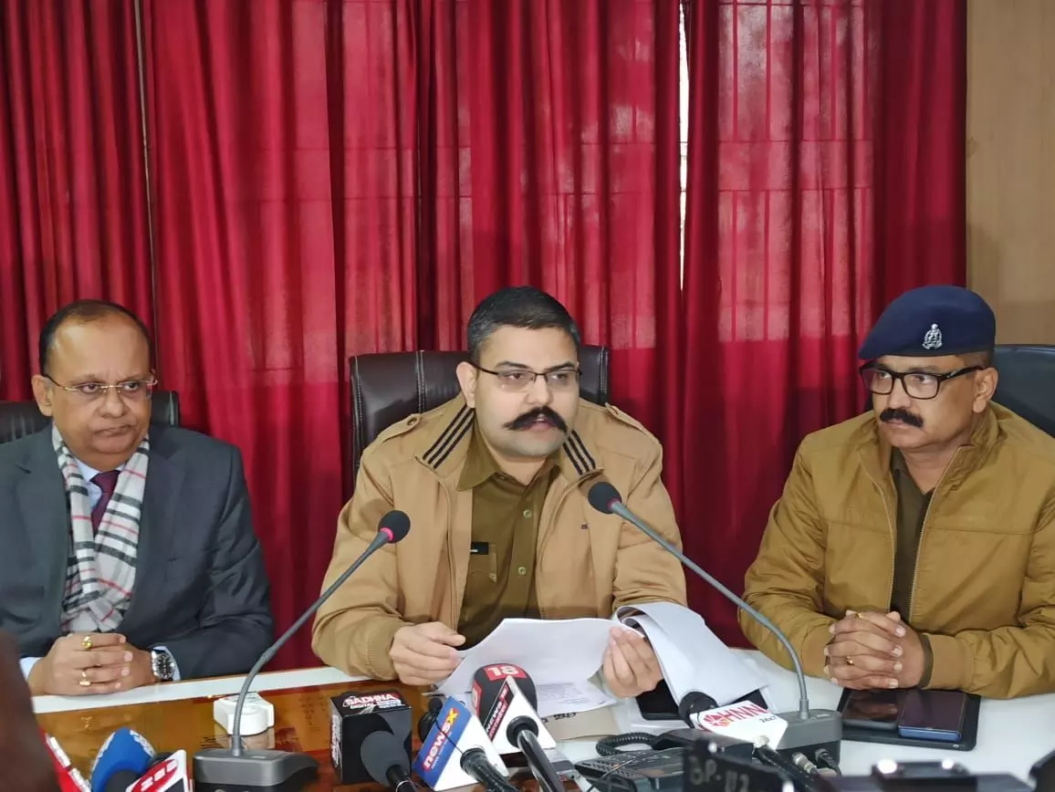 नोएडा: बड़े बदमाशों की कमर तोड़ने के लिए 128 बदमाशों पर लगा गैंगस्टर नोएडा: बड़े बदमाशों की कमर तोड़ने के लिए 128 बदमाशों पर लगा गैंगस्टर