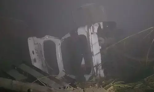 नोएडा: कोहरे की वजह से नहर में गिरी कार, 6 की मौत 5 घायल