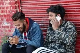 कश्मीर में आज रात से बहाल होगी मोबाइल SMS सेवा,जाने कितने दिनों से था बैन