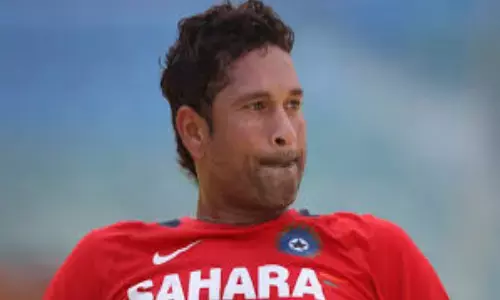 दिव्यांग क्रिकेटर का खेल देख सचिन हुए भावुक, वीडियो वायरल दिव्यांग क्रिकेटर का खेल देख सचिन हुए भावुक, वीडियो वायरल