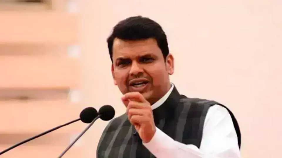 महाराष्ट्र के पूर्व देवेंद्र फडणवीस ने तबलीगी जमातियों को बताया मानव बम, कहा- इनका इलाज जरूरी महाराष्ट्र के पूर्व देवेंद्र फडणवीस ने तबलीगी जमातियों को बताया मानव बम, कहा- इनका इलाज जरूरी