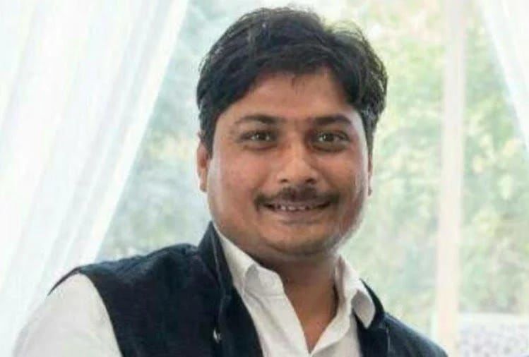 ट्रामा सेंटर पहुंचने से पहले ही सपा नेता राहुल मौर्या ने दम तोड़ा, लाइसेंसी पिस्टल से खुद को मारी थी गोली ट्रामा सेंटर पहुंचने से पहले ही सपा नेता राहुल मौर्या ने दम तोड़ा, लाइसेंसी पिस्टल से खुद को मारी थी गोली