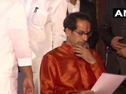 विभाग बंटवारे में मची खिंच तान से मंत्री के इस्तीफे से उद्धव सरकार में मची खलबली विभाग बंटवारे में मची खिंच तान से मंत्री के इस्तीफे से उद्धव सरकार में मची खलबली