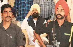 पंजाब: अकाली दल में बडी उठापटक, सांसद-विधायक पिता-पुत्र ने की बगावत से मची खलबली पंजाब: अकाली दल में बडी उठापटक, सांसद-विधायक पिता-पुत्र ने की बगावत से मची खलबली