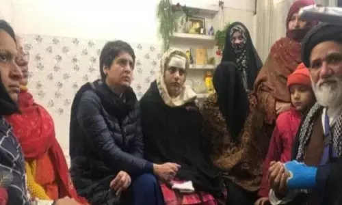 मृतक नूरा के परिवार से मिलने मुजफ्फरनगर पहुंचीं प्रियंका गांधी, मृतक नूरा के परिवार से मिलने मुजफ्फरनगर पहुंचीं प्रियंका गांधी,