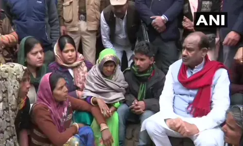 कोटा में बच्चों की मौत का आंकड़ा पहुंचा 107, स्पीकर ओम बिरला पीड़ित परिवार से मिले कोटा में बच्चों की मौत का आंकड़ा पहुंचा 107, स्पीकर ओम बिरला पीड़ित परिवार से मिले