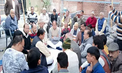 कैबिनेट मंत्री सुरेश राणा पहुंचे पाठक परिवार के घर, हर संभव मदद का दिया आश्वासन कैबिनेट मंत्री सुरेश राणा पहुंचे पाठक परिवार के घर, हर संभव मदद का दिया आश्वासन