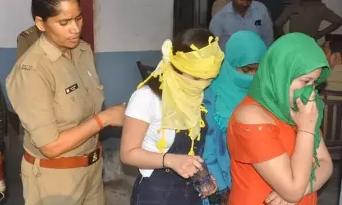 सेक्स रैकेट का पर्दाफाश: मौके पर हालत देख रह गई पुलिस भौंचक्की