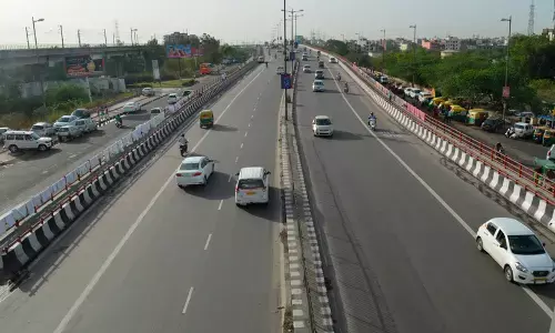 नोएडा: पत्नी से फोन पर कहा- 5 मिनट में आता हूं घर, सुबह मिली लाश नोएडा: पत्नी से फोन पर कहा- 5 मिनट में आता हूं घर, सुबह मिली लाश