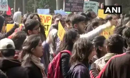 LIVE: JNU छात्रों-शिक्षकों ने निकाला मार्च, मंडी हाउस पहुंचे वामपंथी नेता LIVE: JNU छात्रों-शिक्षकों ने निकाला मार्च, मंडी हाउस पहुंचे वामपंथी नेता
