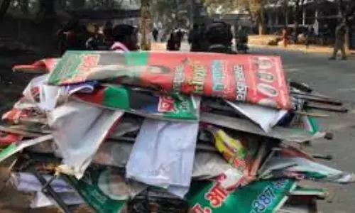 जानिए प्लास्टिक के बने बैनर, झंडे, होर्डिंग का मामला क्यों पहुंचा सुप्रीम कोर्ट जानिए प्लास्टिक के बने बैनर, झंडे, होर्डिंग का मामला क्यों पहुंचा सुप्रीम कोर्ट