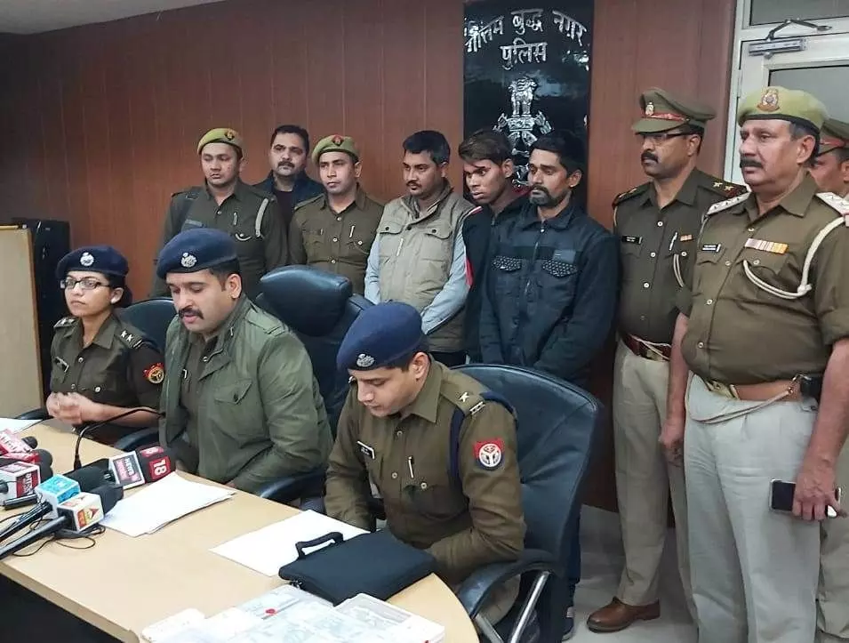 नोएडा में फर्जी निकली 38 लाख रुपये की लूट,पीड़ित ही निकला लूट का साजिशकर्ता, एसपी अंकुर अग्रवाल ने किया खुलासा नोएडा में फर्जी निकली 38 लाख रुपये की लूट,पीड़ित ही निकला लूट का साजिशकर्ता, एसपी अंकुर अग्रवाल ने किया खुलासा