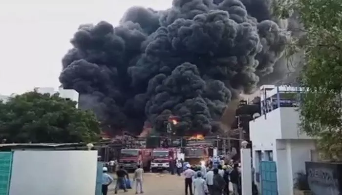 गुजरात में बड़ा हादसा, वडोदरा के पास ऑक्सीजन प्लांट में धमाका, 8 लोगों की मौत