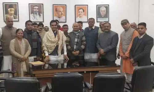 नोएडा प्राधिकरण की अनैतिक कार्य के विरोध में विधायक से मिले ग्राम प्रधान संगठन के कार्यकर्ता नोएडा प्राधिकरण की अनैतिक कार्य के विरोध में विधायक से मिले ग्राम प्रधान संगठन के कार्यकर्ता