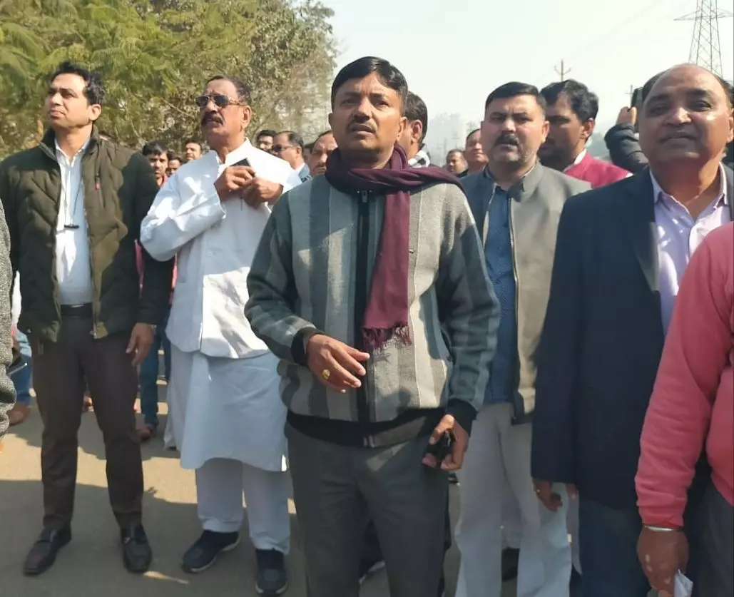 सपा कार्यकर्ताओं ने गौरव चंदेल को न्याय दिलाने के लिए निकाली विशाल पदयात्रा