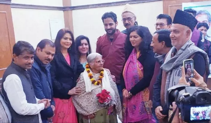 क़ैफी की जयंती पर डाॅ.मालविका हरिओम ने बाँधा समा, वक़्त ने किया क्या हसीन सितम क़ैफी की जयंती पर डाॅ.मालविका हरिओम ने बाँधा समा, वक़्त ने किया क्या हसीन सितम