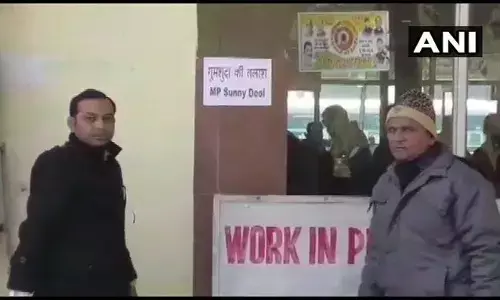 पठानकोट में लगे BJP सांसद को गुमशुदगी के पोस्टर पठानकोट में लगे BJP सांसद को गुमशुदगी के पोस्टर