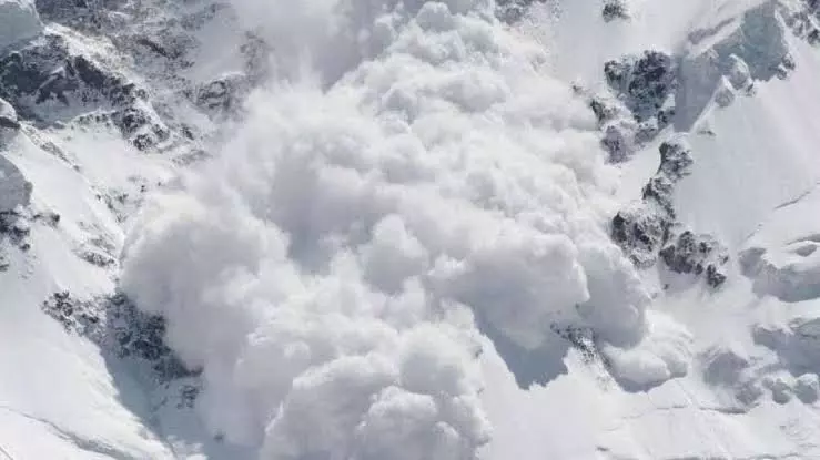जम्मू-कश्मीर के कुपवाड़ा में बर्फीला तूफान में दबने से 3 जवान शहीद, दो लापता, 5 लोगों की भी मौत