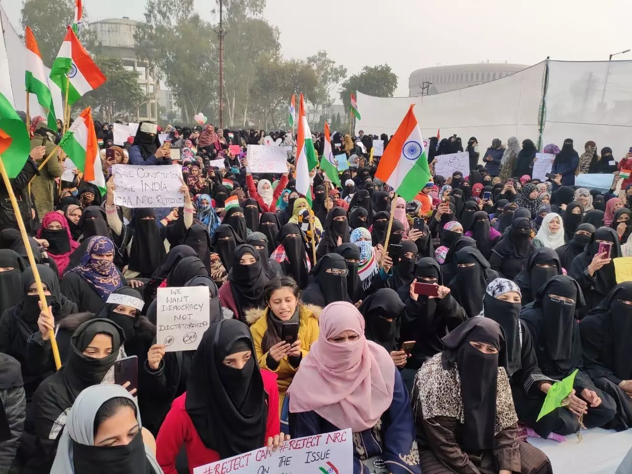 सरकार के फैसलों के खिलाफ देवबन्द में औरतों ने खोला मोर्चा, ईदगाह मैदान में चल रहा है धरना प्रदर्शन