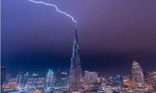 рдмреБрд░реНрдЬ рдЦрд▓реАрдлрд╛ рдкрд░ рдЧрд┐рд░реА рдЖрдХрд╛рд╢реАрдп рдмрд┐рдЬрд▓реА, рдХреИрдорд░реЗ рдореЗрдВ рдХреИрдкреНрдЪрд░ рдХрд░рдиреЗ рдХреЗ рд▓рд┐рдП рдХрд░рддрд╛ рдерд╛ рдпреЗ рдХрд╛рдо рдмреБрд░реНрдЬ рдЦрд▓реАрдлрд╛ рдкрд░ рдЧрд┐рд░реА рдЖрдХрд╛рд╢реАрдп рдмрд┐рдЬрд▓реА, рдХреИрдорд░реЗ рдореЗрдВ рдХреИрдкреНрдЪрд░ рдХрд░рдиреЗ рдХреЗ рд▓рд┐рдП рдХрд░рддрд╛ рдерд╛ рдпреЗ рдХрд╛рдо