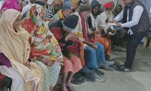 वृद्धा आश्रम में धूमधाम से मनाया गया मकर संक्रांति का पर्व