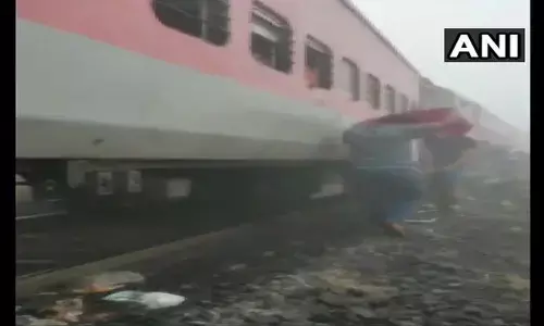 लोकमान्य तिलक एक्सप्रेस के आठ डिब्बे कटक के पास पटरी से उतरे, 20 लोग घायल, रेलवे ने जारी किया दो हेल्पलाइन नंबर.