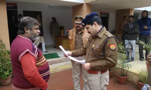 गाजियाबाद एसएसपी का चला चाबुक, थाने पर आए फरियादी की न सुनने पर किया लाइन हाजिर