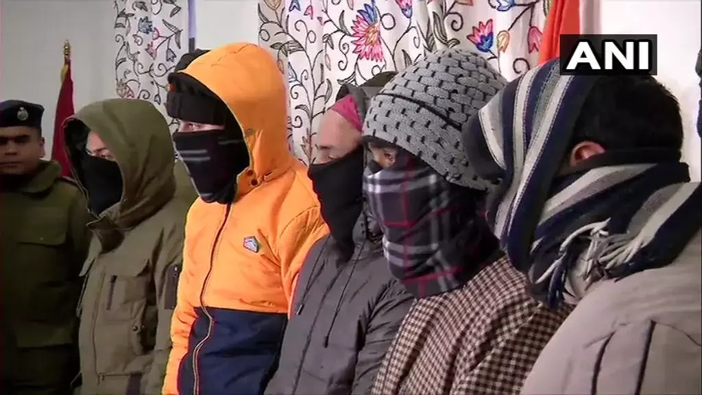 26 जनवरी को कश्मीर में बड़े आतंकी हमले की साजिश का खुलासा, जैश के 5 आतंकी गिरफ्तार 26 जनवरी को कश्मीर में बड़े आतंकी हमले की साजिश का खुलासा, जैश के 5 आतंकी गिरफ्तार