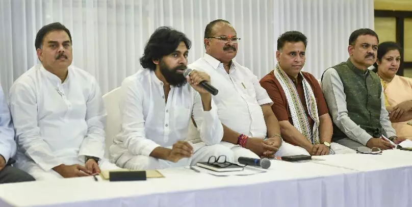 आंध्र प्रदेश में अभिनेता पवन कल्याण की जन सेना पार्टी का भाजपा के साथ गठबंधन, बोले- 2024 में हमारी जीत होगी आंध्र प्रदेश में अभिनेता पवन कल्याण की जन सेना पार्टी का भाजपा के साथ गठबंधन, बोले- 2024 में हमारी जीत होगी