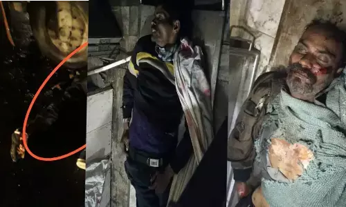 बिजनौर:सड़क हादसे में 2 लोगों की हुई दर्दनाक मौत, राहगीर की मौत के बाद कैसे अपने ही ट्रक के निचे दबकर हुई ड्राइवर की मौत! बिजनौर:सड़क हादसे में 2 लोगों की हुई दर्दनाक मौत, राहगीर की मौत के बाद कैसे अपने ही ट्रक के निचे दबकर हुई ड्राइवर की मौत!