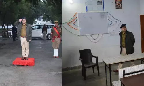 एसएसपी आकाश तोमर ने सलामी परेड लेने के बाद किया पुलिस लाइन का निरीक्षण एसएसपी आकाश तोमर ने सलामी परेड लेने के बाद किया पुलिस लाइन का निरीक्षण