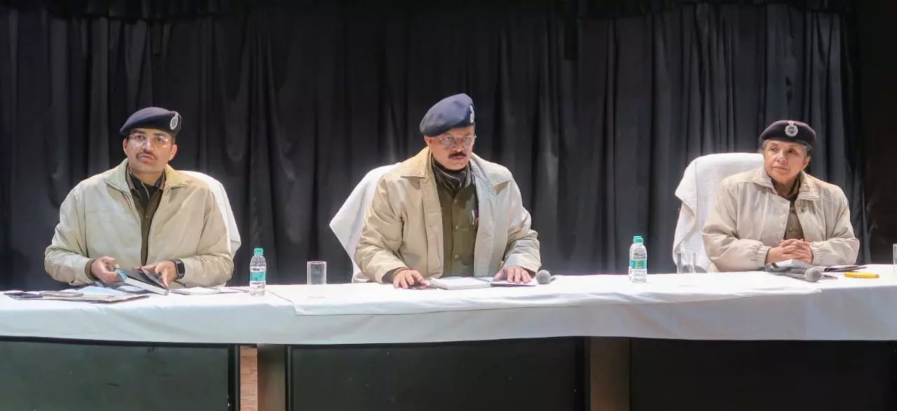 जिले को भयमुक्त बनाने के लिए पुलिस कमिश्नर अलोक सिंह ने दिए पुलिस को निर्देश जिले को भयमुक्त बनाने के लिए पुलिस कमिश्नर अलोक सिंह ने दिए पुलिस को निर्देश