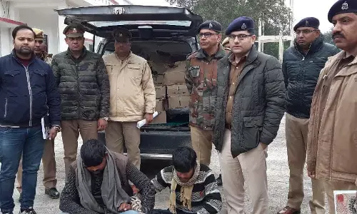 इटावा में आकाश तोमर ने कसना शुरू किया शिकंजा, पुलिस ने छह लाख की शराब व गाडी और दो आरोपियों से छह चोरी की मोटर साईकिल बरामद इटावा में आकाश तोमर ने कसना शुरू किया शिकंजा, पुलिस ने छह लाख की शराब व गाडी और दो आरोपियों से छह चोरी की मोटर साईकिल बरामद