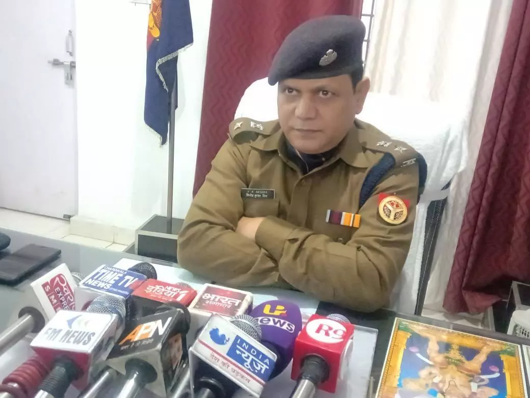 कुशीनगर पुलिस ने किया लूट की घटना का खुलासा, लूटी गयी सम्पत्ति  व अवैध शस्त्र के साथ 3 शातिर अभियुक्त गिरफ्तार