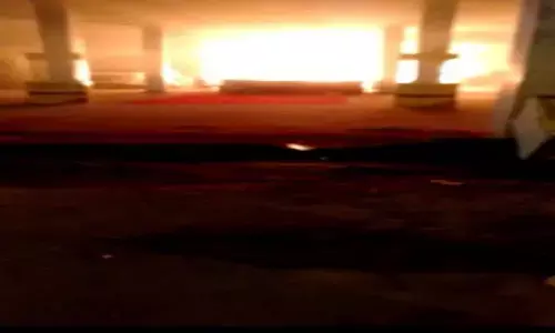 ग्वालियर व्यापार मेले में कार शो-रूम में भीषण आग, 1 करोड़ की गाड़ियां जलकर खाक