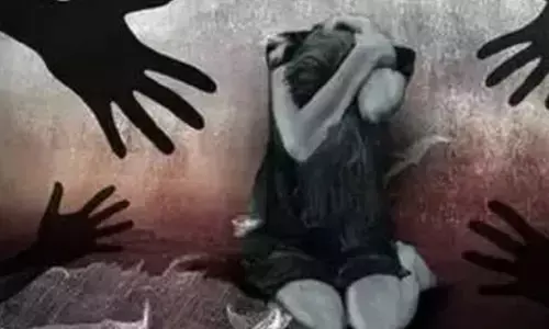 झांसी: छात्रा के साथ दो युवकों ने किया गैंगरेप, FIR दर्ज, आरोपी गिरफ्त से दूर झांसी: छात्रा के साथ दो युवकों ने किया गैंगरेप, FIR दर्ज, आरोपी गिरफ्त से दूर