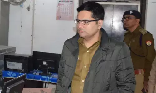 एसएसपी इटावा आकाश तोमर ने दिया बड़ी समझदारी का परिचय, जब सैकड़ों महिलाओं और पुरुषों को समझा बुझाकर भेज दिया घर वापस एसएसपी इटावा आकाश तोमर ने दिया बड़ी समझदारी का परिचय, जब सैकड़ों महिलाओं और पुरुषों को समझा बुझाकर भेज दिया घर वापस