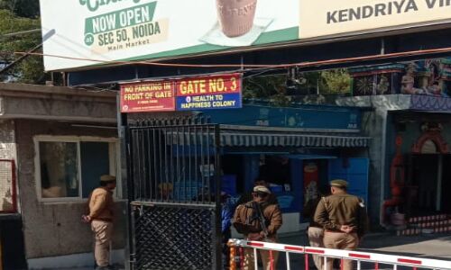 नोएडा में युवती के गैंगरेप की कहानी सिर्फ अफवाह, परिजनों ने कहा मानसिक स्थिति ठीक नही नोएडा में युवती के गैंगरेप की कहानी सिर्फ अफवाह, परिजनों ने कहा मानसिक स्थिति ठीक नही