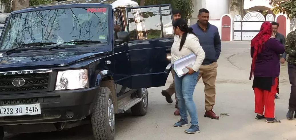 मुरादाबाद: पचास हजार की रिश्वत लेते जेई गिरफ्तार मुरादाबाद: पचास हजार की रिश्वत लेते जेई गिरफ्तार