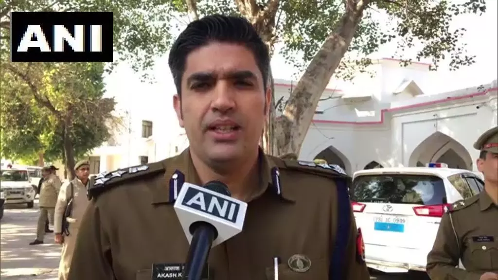 Viral Video को संज्ञान में लेकर AMUSU के पूर्व अध्यक्ष फैजुल हसन पर FIR दर्ज Viral Video को संज्ञान में लेकर AMUSU के पूर्व अध्यक्ष फैजुल हसन पर FIR दर्ज