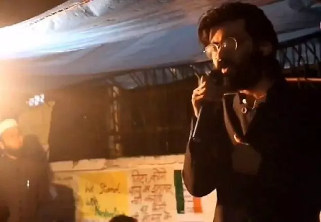 एएमयू में सरजील के विवादित बयान पर अलीगढ़ में हुआ मुकद्दमा दर्ज एएमयू में सरजील के विवादित बयान पर अलीगढ़ में हुआ मुकद्दमा दर्ज