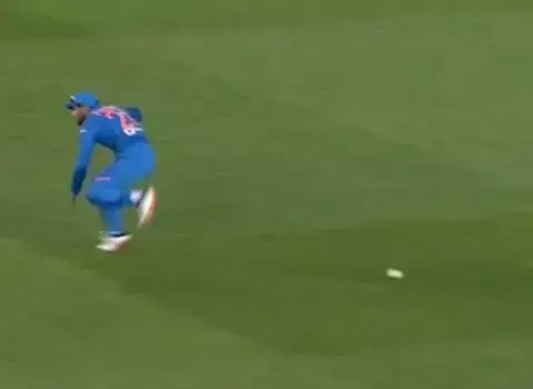 देखें Video: मनीष पांडे की इस गलती की वजह से पूरी टीम को मिलती बड़ी सजा देखें Video: मनीष पांडे की इस गलती की वजह से पूरी टीम को मिलती बड़ी सजा