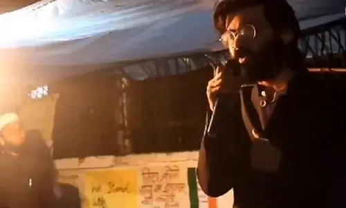 एएमयू में सरजील के विवादित बयान पर अलीगढ़ में हुआ मुकद्दमा दर्ज एएमयू में सरजील के विवादित बयान पर अलीगढ़ में हुआ मुकद्दमा दर्ज