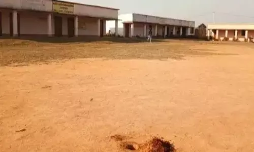 ध्वजारोहण के पहले बम विस्फोट, शिक्षक ने दिखाई समझदारी तो बचे बच्चे