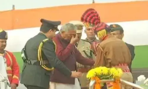 ...आखिर ऐसा क्या हुआ की रिपब्लिक डे पर बिहार के गांधी मैदान में राज्यपाल फागू चौहान के निकले आंसू तो... ...आखिर ऐसा क्या हुआ की रिपब्लिक डे पर बिहार के गांधी मैदान में राज्यपाल फागू चौहान के निकले आंसू तो...